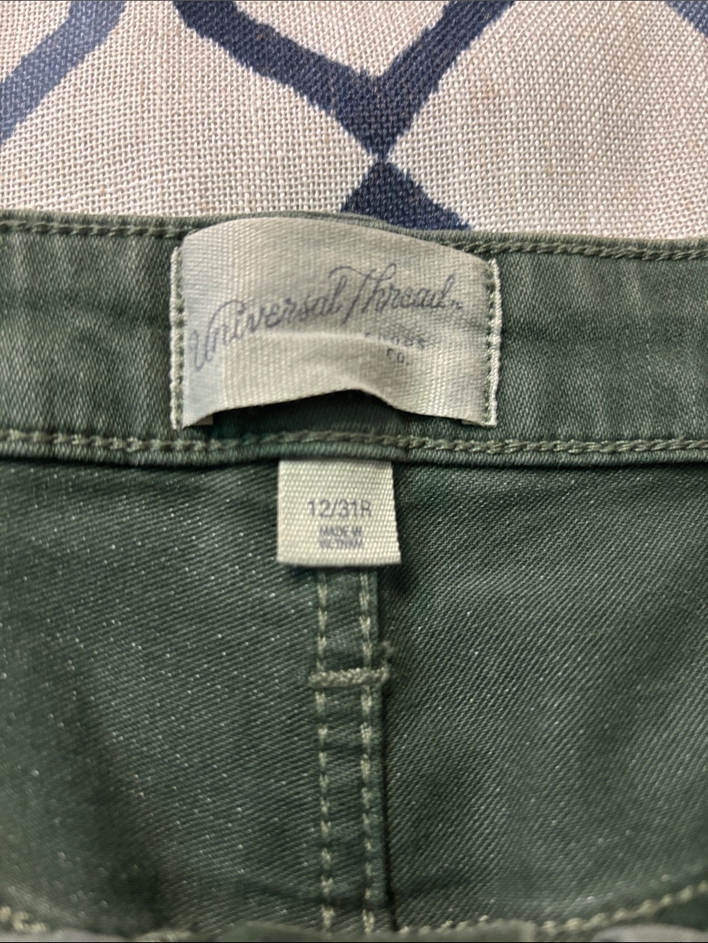 Universal Thread High Rise Skinny Green Pant Size 12/31 R - Picture 3 of 5